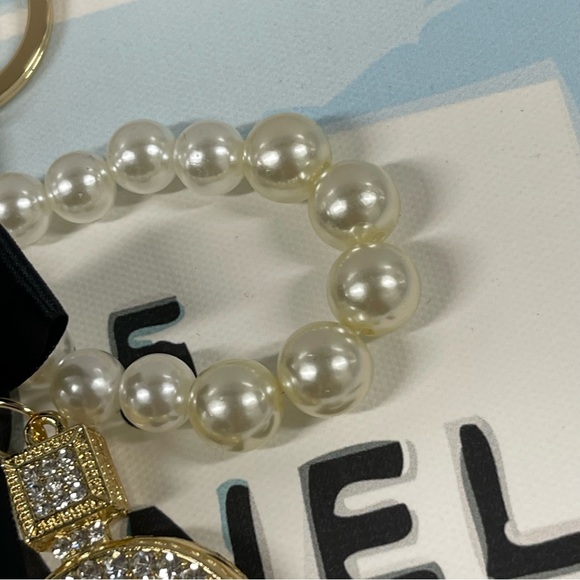 💎NEW! SPECTACULAR CRYSTAL CAMELLIA KEYCHAIN BAG CHARM - Picture 8 of 10